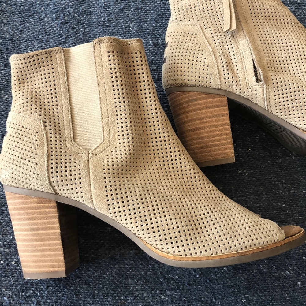 Sz 10 TOMS booties
